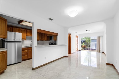 Villa ou maison à vendre à Palmetto Bay, Floride: 2 chambres, 98.1 m2 № 1973749 - photo 8
