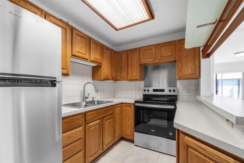 Villa ou maison à vendre à Palmetto Bay, Floride: 2 chambres, 98.1 m2 № 1973749 - photo 9