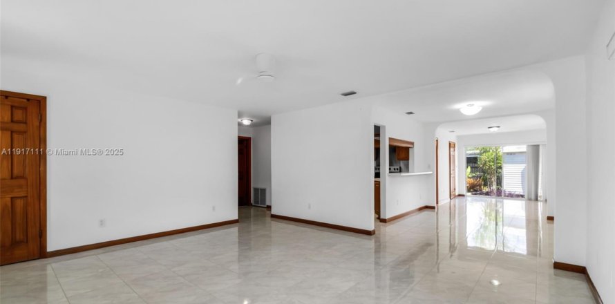 Villa ou maison à Palmetto Bay, Floride 2 chambres, 98.1 m2 № 1973749