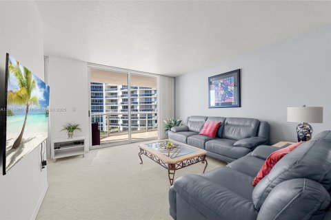 Copropriété à vendre à Sunny Isles Beach, Floride: 2 chambres, 117.99 m2 № 1927735 - photo 11