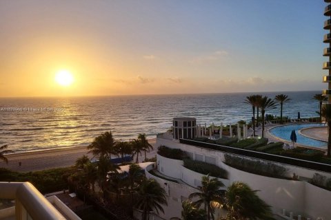 Copropriété à vendre à Sunny Isles Beach, Floride: 2 chambres, 117.99 m2 № 1927735 - photo 19