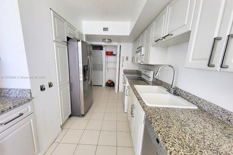 Copropriété à vendre à Sunny Isles Beach, Floride: 2 chambres, 117.99 m2 № 1927735 - photo 16