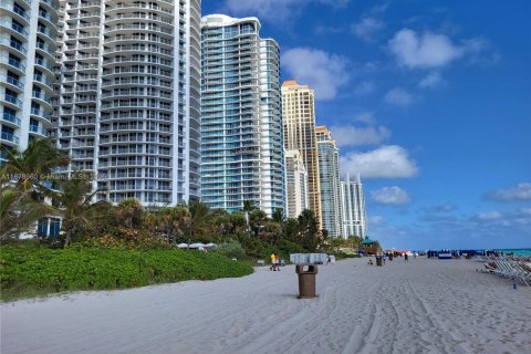 Copropriété à vendre à Sunny Isles Beach, Floride: 2 chambres, 117.99 m2 № 1927735 - photo 26