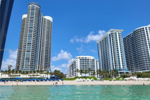 Copropriété à vendre à Sunny Isles Beach, Floride: 2 chambres, 117.99 m2 № 1927735 - photo 2