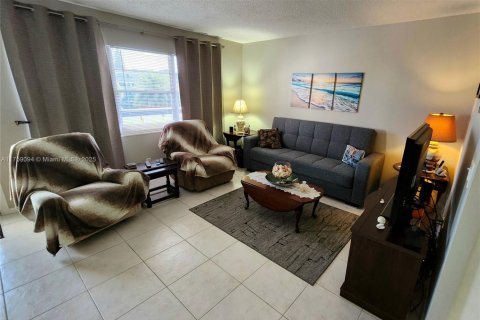 Condominio en venta en Deerfield Beach, Florida, 1 dormitorio, 68.56 m2 № 1691386 - foto 8
