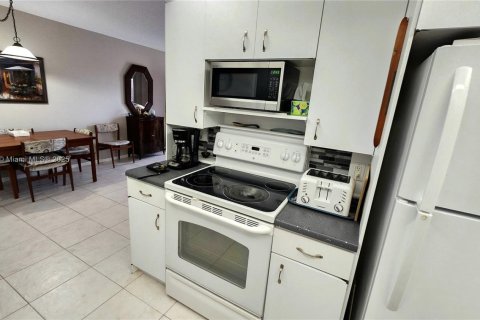 Condominio en venta en Deerfield Beach, Florida, 1 dormitorio, 68.56 m2 № 1691386 - foto 12