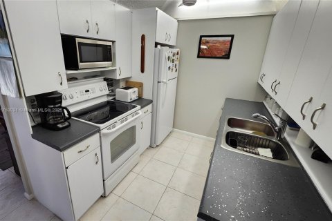Condominio en venta en Deerfield Beach, Florida, 1 dormitorio, 68.56 m2 № 1691386 - foto 10