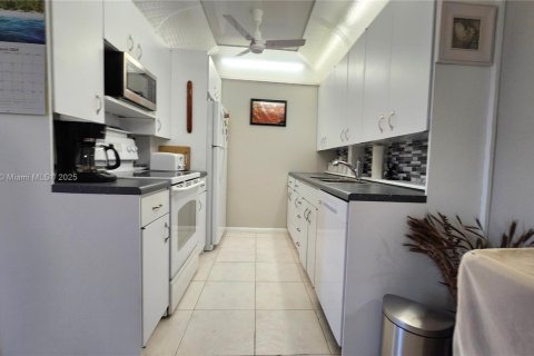 Condominio en venta en Deerfield Beach, Florida, 1 dormitorio, 68.56 m2 № 1691386 - foto 14