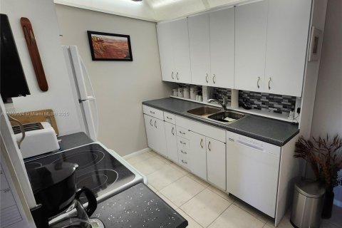 Condominio en venta en Deerfield Beach, Florida, 1 dormitorio, 68.56 m2 № 1691386 - foto 11