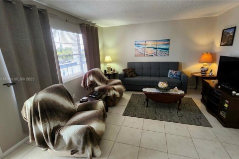 Condominio en venta en Deerfield Beach, Florida, 1 dormitorio, 68.56 m2 № 1691386 - foto 9