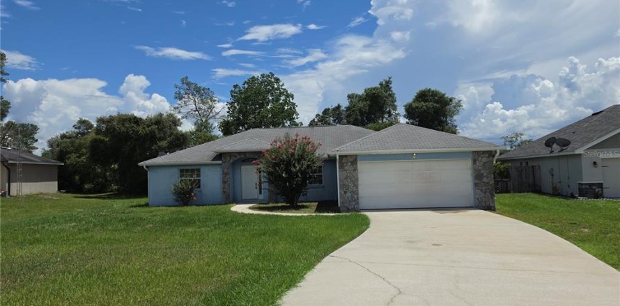 House in Ocala, Florida 3 bedrooms, 172.61 sq.m. № 2198422