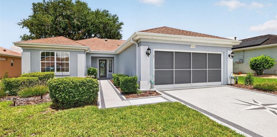 House in Summerfield, Florida 2 bedrooms, 117.24 sq.m. № 2225432