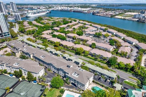 Condo in Tampa, Florida, 1 bedroom  № 2115059 - photo 23
