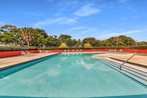 Купить кондоминиум в Майами, Флорида 3 спальни, 115.2м2, № 2048628 - фото 25