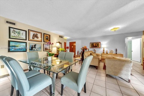 Купить кондоминиум в Майами, Флорида 3 спальни, 115.2м2, № 2048628 - фото 5