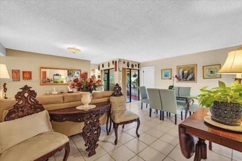 Купить кондоминиум в Майами, Флорида 3 спальни, 115.2м2, № 2048628 - фото 4