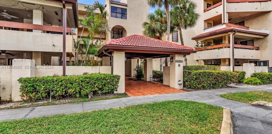 Кондоминиум с 3 спальнями в Майами, Флорида № 2048628