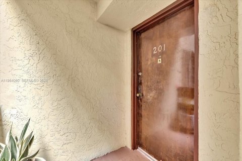 Купить кондоминиум в Майами, Флорида 3 спальни, 115.2м2, № 2048628 - фото 3