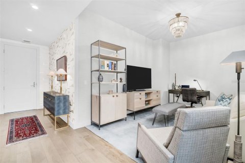 Condo in Saint Petersburg, Florida, 2 bedrooms  № 1907870 - photo 4