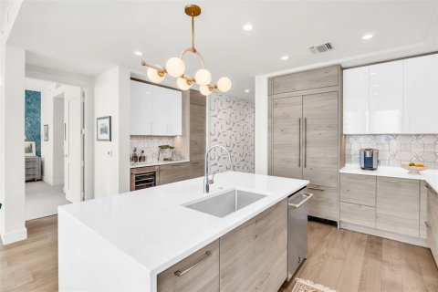 Condo in Saint Petersburg, Florida, 2 bedrooms  № 1907870 - photo 12