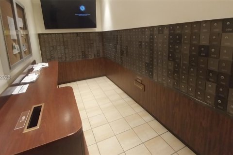 Condo in Miami, Florida, 2 bedrooms  № 2193267 - photo 17