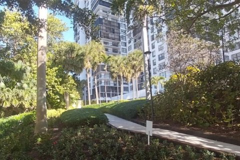 Condo in Miami, Florida, 2 bedrooms  № 2193267 - photo 11