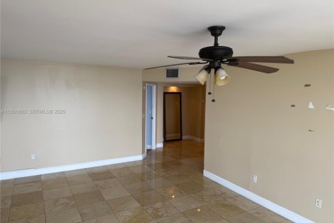 Condo in Miami, Florida, 2 bedrooms  № 2193267 - photo 23