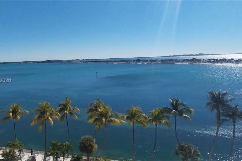 Condo in Miami, Florida, 2 bedrooms  № 2193267 - photo 2