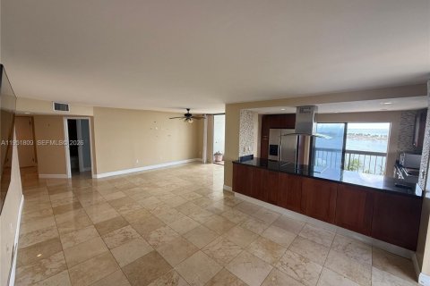 Condo in Miami, Florida, 2 bedrooms  № 2193267 - photo 21