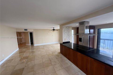 Condo in Miami, Florida, 2 bedrooms  № 2193267 - photo 20