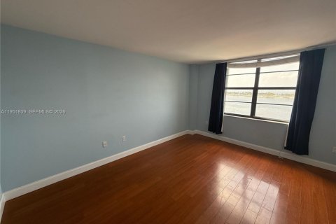 Condo in Miami, Florida, 2 bedrooms  № 2193267 - photo 28