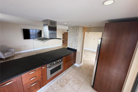 Condo in Miami, Florida, 2 bedrooms  № 2193267 - photo 24