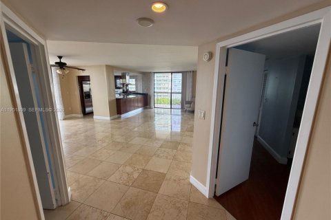 Condo in Miami, Florida, 2 bedrooms  № 2193267 - photo 19
