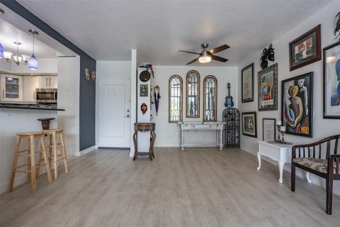 Condo in Clearwater, Florida, 2 bedrooms  № 1680311 - photo 8