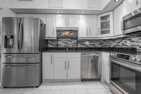 Condo in Clearwater, Florida, 2 bedrooms  № 1680311 - photo 2