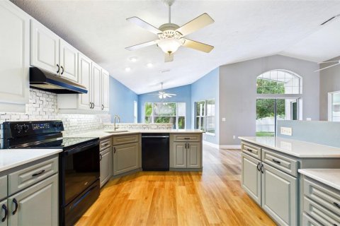 Villa ou maison à louer à New Port Richey, Floride: 3 chambres, 146.69 m2 № 2114218 - photo 2