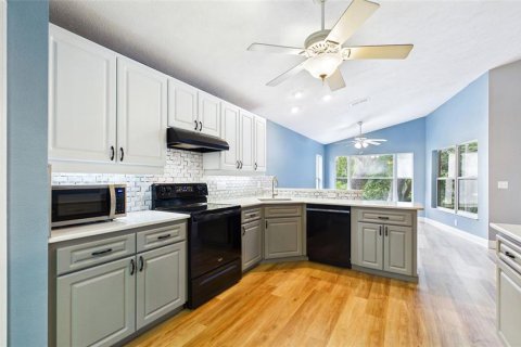 Villa ou maison à louer à New Port Richey, Floride: 3 chambres, 146.69 m2 № 2114218 - photo 8