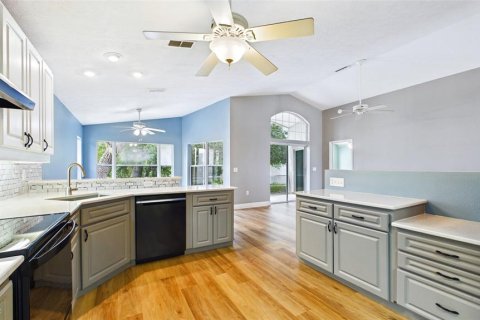 Villa ou maison à louer à New Port Richey, Floride: 3 chambres, 146.69 m2 № 2114218 - photo 9