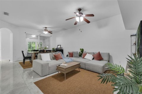 Townhouse in Kissimmee, Florida 2 bedrooms, 140.47 sq.m. № 1879739 - photo 11