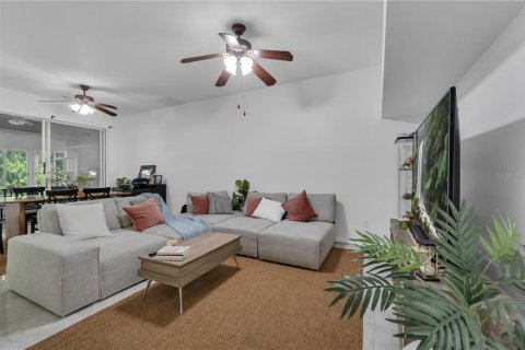 Townhouse in Kissimmee, Florida 2 bedrooms, 140.47 sq.m. № 1879739 - photo 27