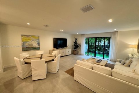 Villa ou maison à vendre à Miami, Floride: 3 chambres, 233.09 m2 № 1770591 - photo 10