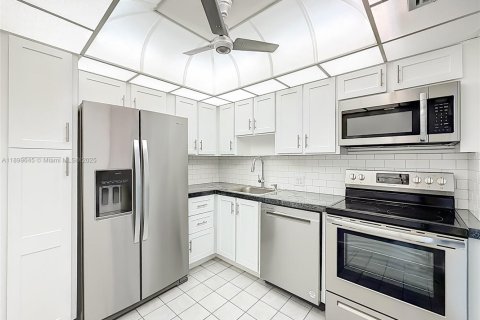 Copropriété à vendre à Aventura, Floride: 2 chambres, 107.49 m2 № 1951300 - photo 13