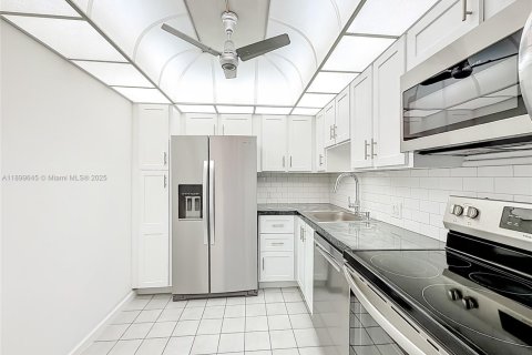 Copropriété à vendre à Aventura, Floride: 2 chambres, 107.49 m2 № 1951300 - photo 12