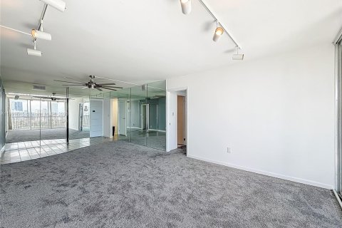 Copropriété à vendre à Aventura, Floride: 2 chambres, 107.49 m2 № 1951300 - photo 20