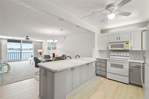 Condo in South Pasadena, Florida, 2 bedrooms  № 1510897 - photo 5