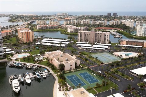 Condo in South Pasadena, Florida, 2 bedrooms  № 1510897 - photo 1