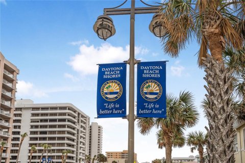 Condo in Daytona Beach, Florida, 2 bedrooms № 2202216 - photo 26