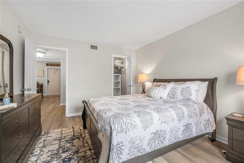 Condo in Daytona Beach, Florida, 2 bedrooms № 2202216 - photo 11