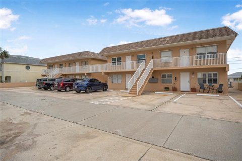 Condo in Daytona Beach, Florida, 2 bedrooms № 2202216 - photo 18