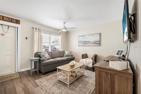 Condo in Daytona Beach, Florida, 2 bedrooms № 2202216 - photo 4